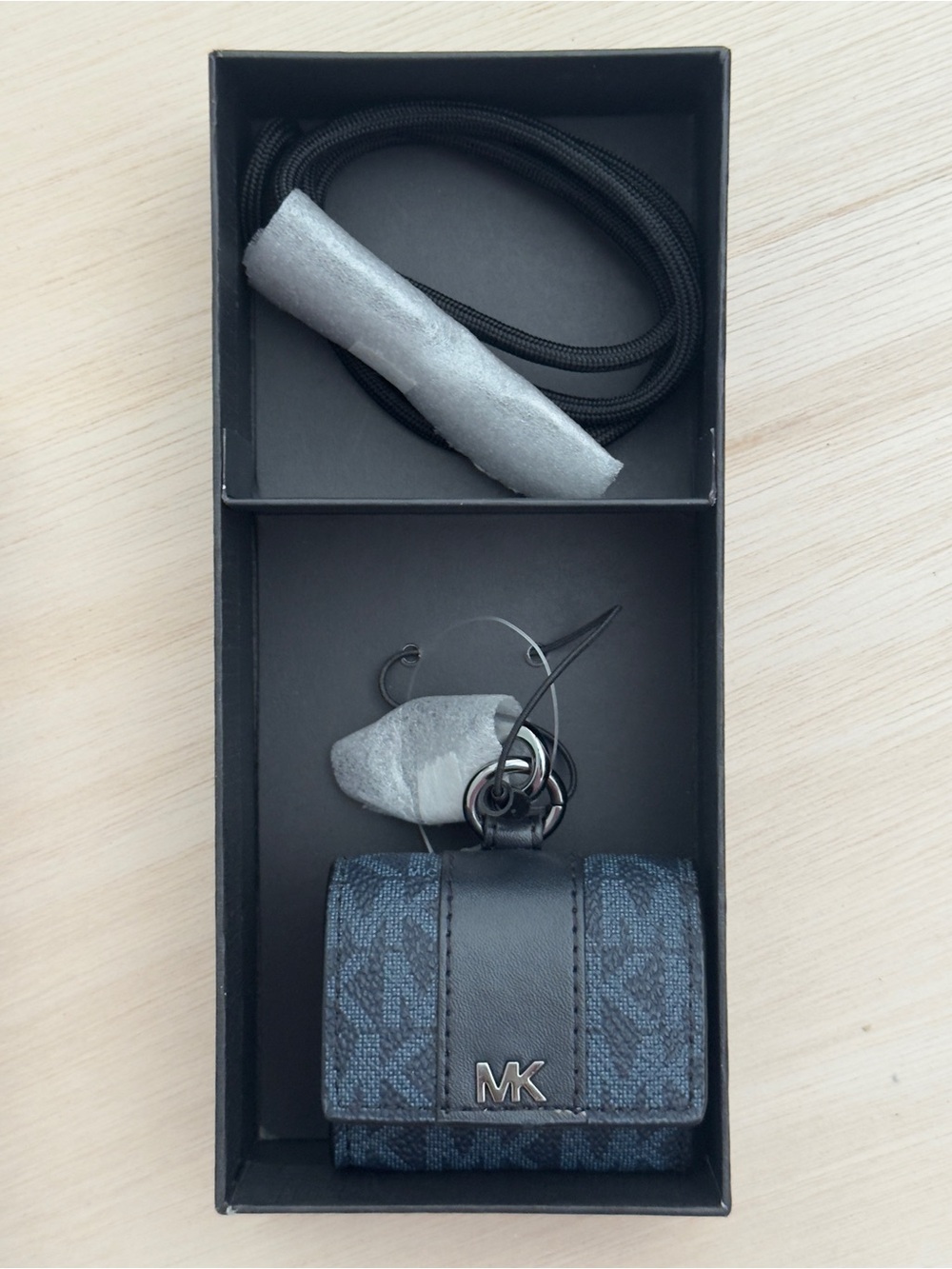Michael Kors Hudson Logo Lanyard Case for Apple AirPods Pro admiral blue